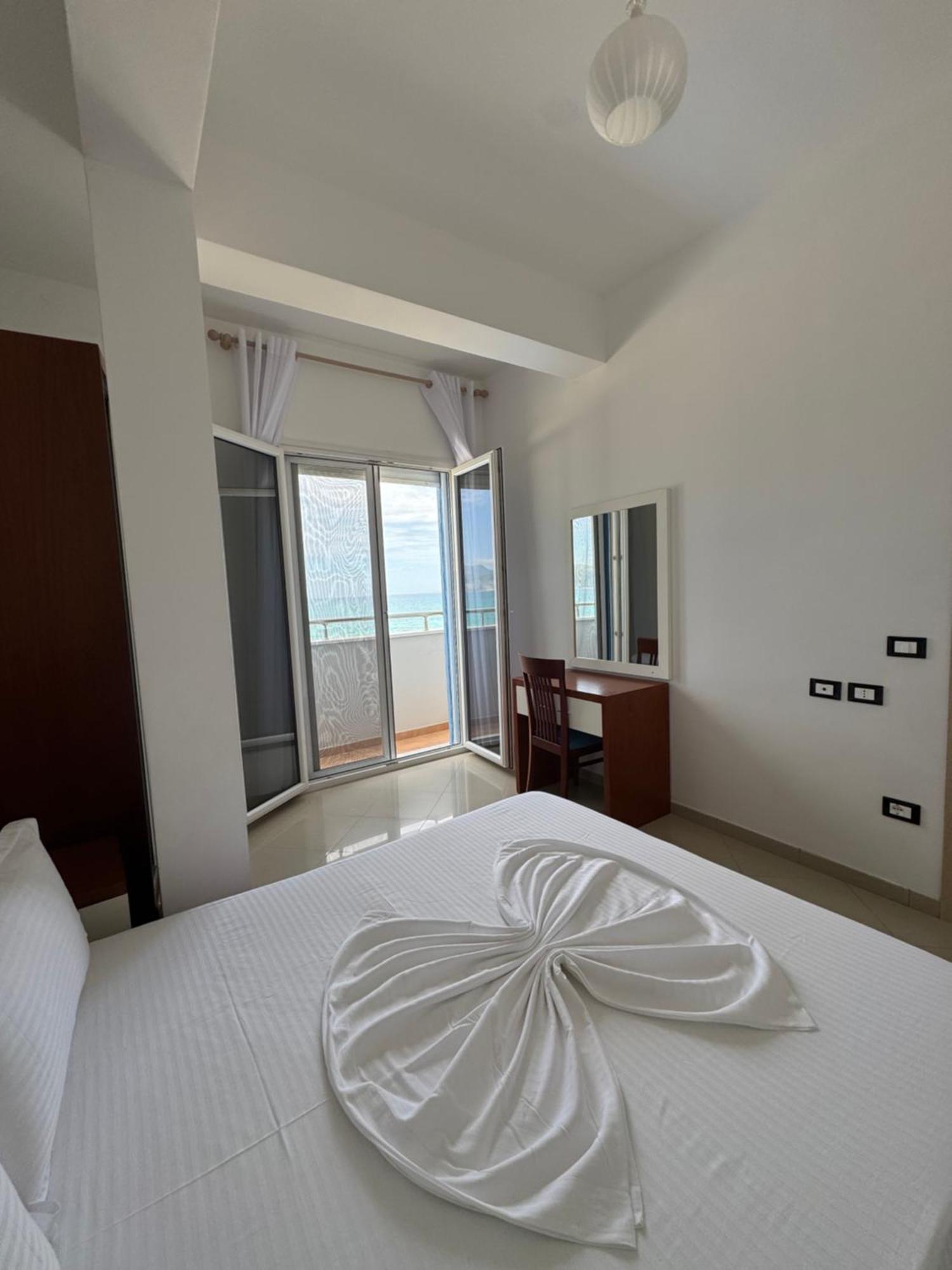 Blue Paradise Hotel Orikum Ngoại thất bức ảnh