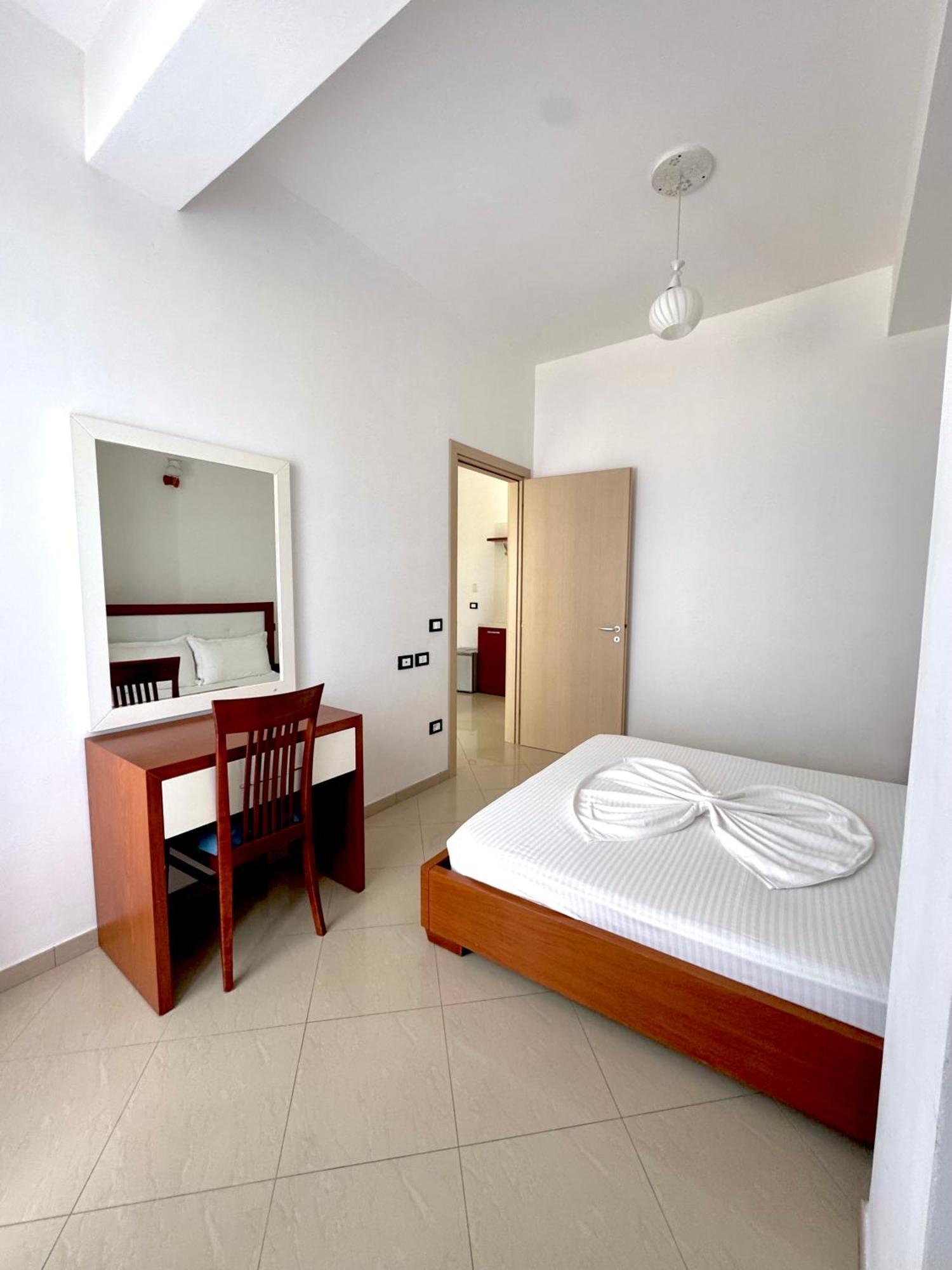 Blue Paradise Hotel Orikum Ngoại thất bức ảnh